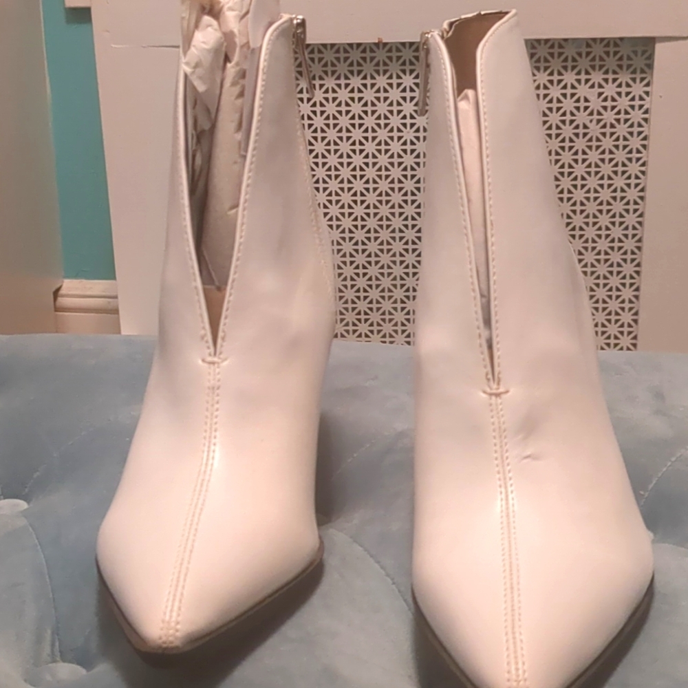 New Sam Edelman booties size 9, brand new never worn! Boots On The Ground!